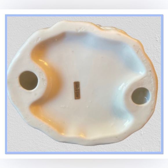 Fine Lady  Feeding Two Geese Porcelain Figurine - Picture 8 of 8